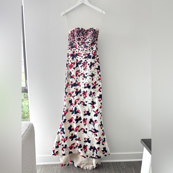 CAROLINA HERRERA Strapless Beaded Gown 4 - Picture 3 of 13